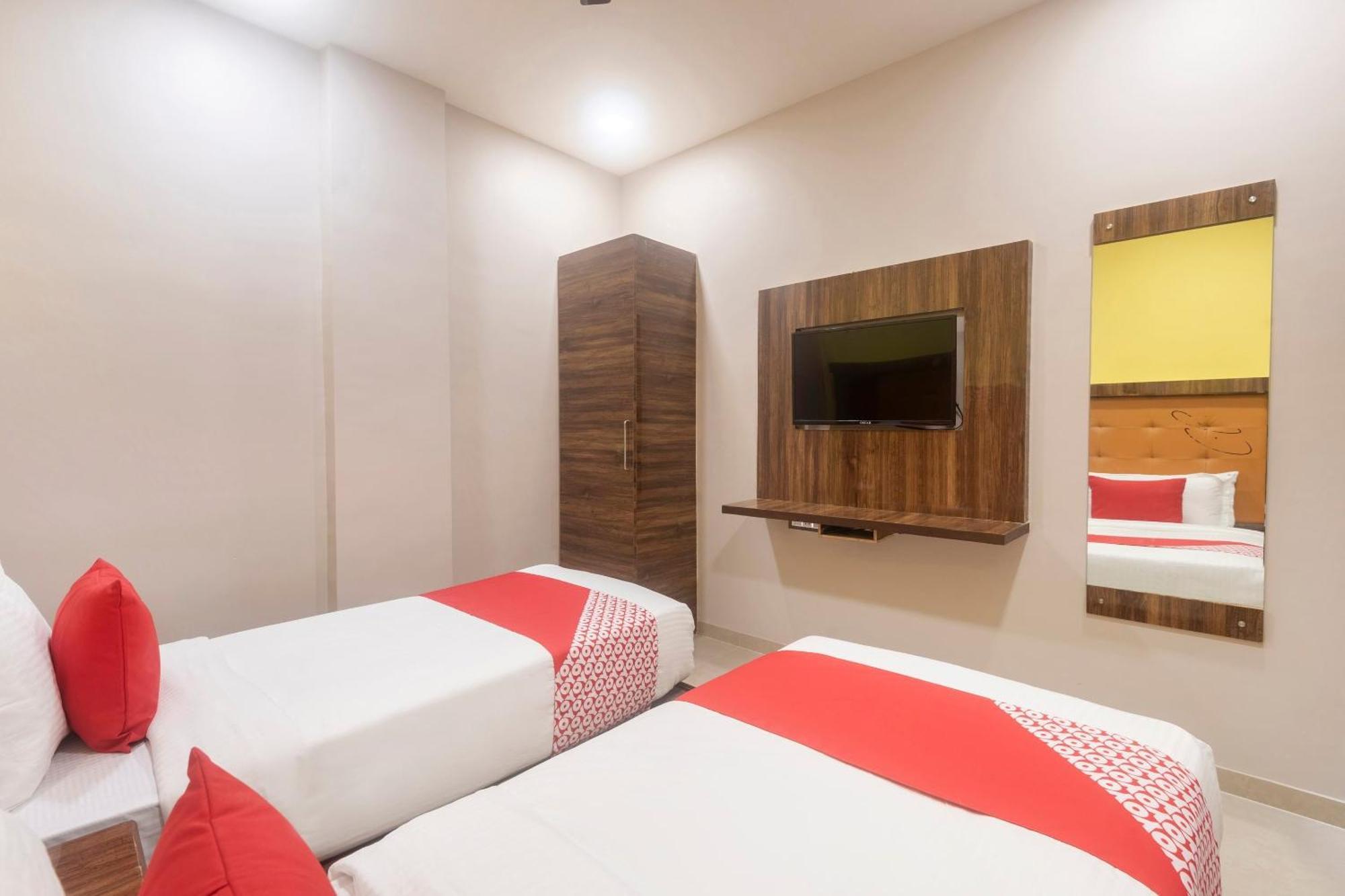 Hotel Blue Executive Near Chhatrapati Shivaji International Airport Bombay Esterno foto