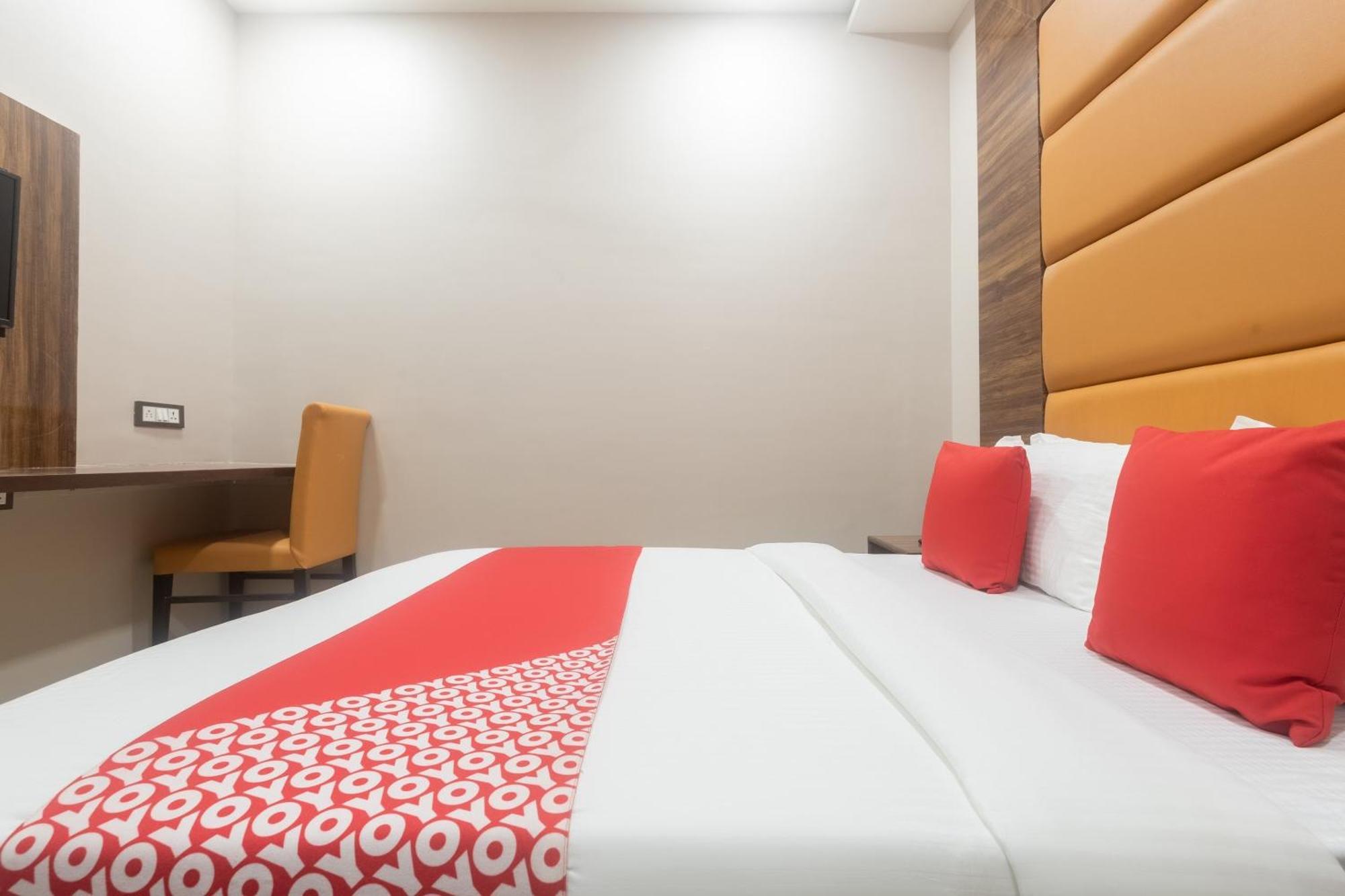 Hotel Blue Executive Near Chhatrapati Shivaji International Airport Bombay Esterno foto