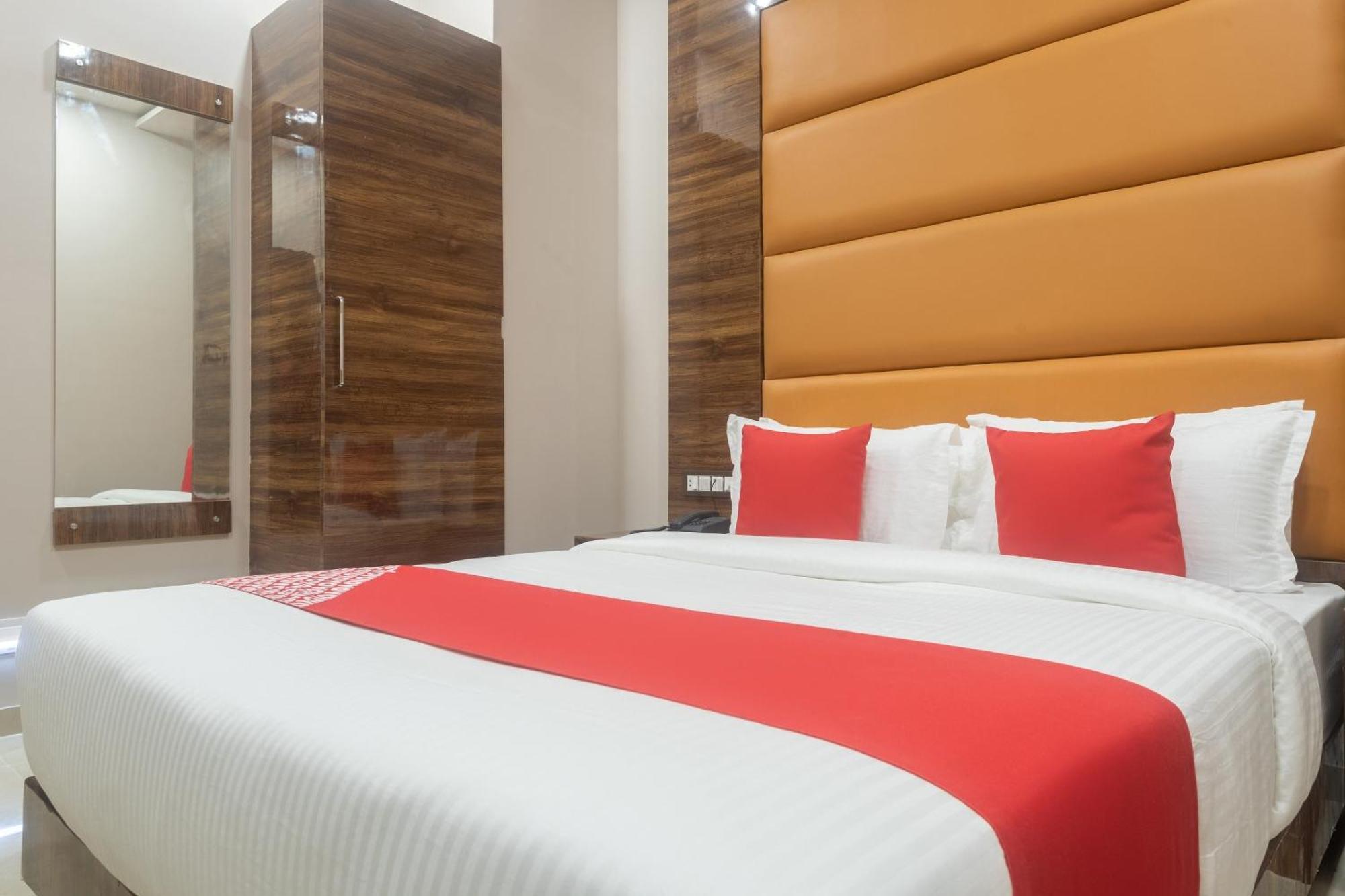 Hotel Blue Executive Near Chhatrapati Shivaji International Airport Bombay Esterno foto