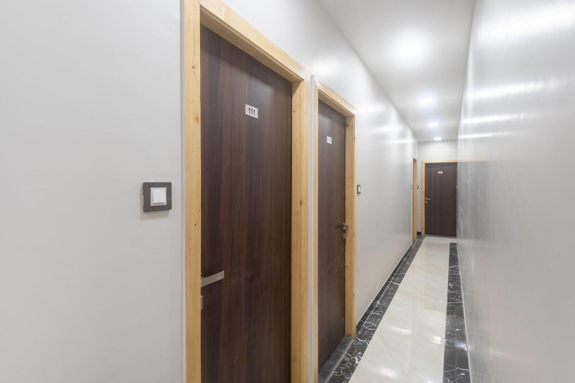 Hotel Blue Executive Near Chhatrapati Shivaji International Airport Bombay Esterno foto
